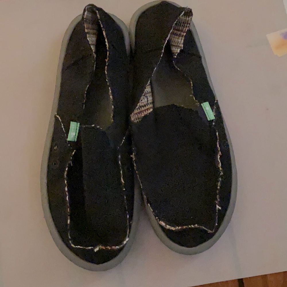 Sanuk brand new never worn 55$ In store